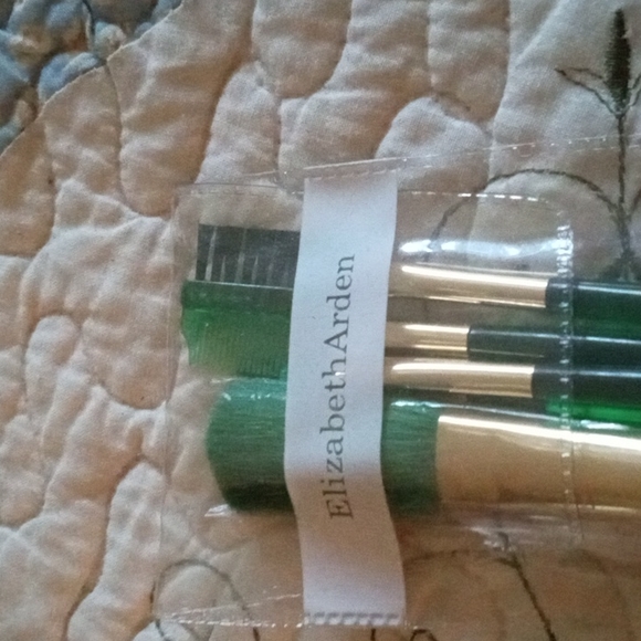 Elizabeth Arden Set - Picture 2 of 4